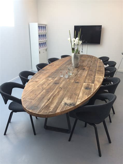 ovalen eettafel